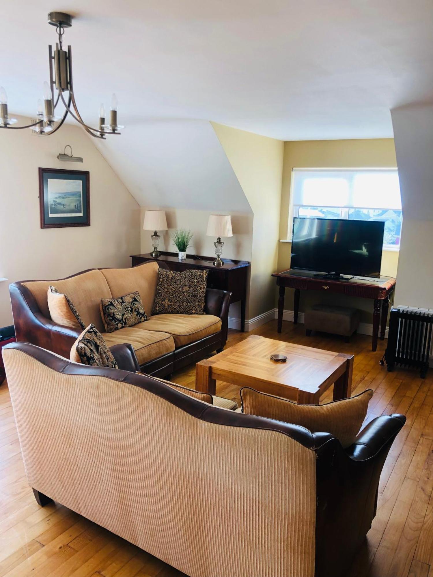 Lehinch Lodge Lahinch Ruang foto