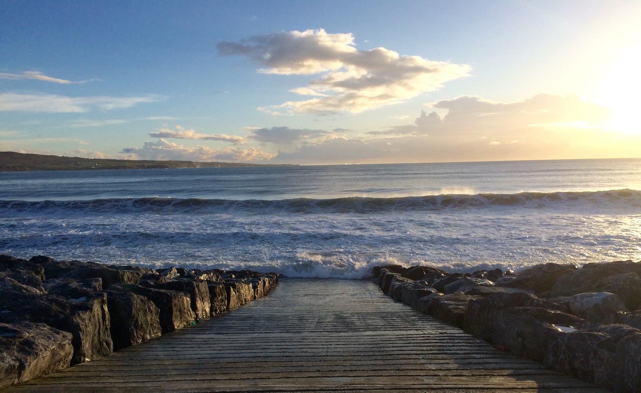 Lehinch Lodge Lahinch Bagian luar foto