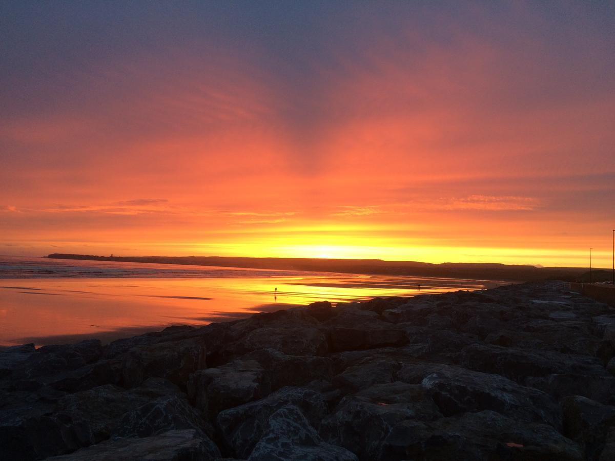 Lehinch Lodge Lahinch Bagian luar foto